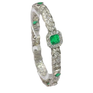 Vintage Luxury: Exquisite Art Deco Platinum Bracelet from the 1920s set with diamonds and emeralds